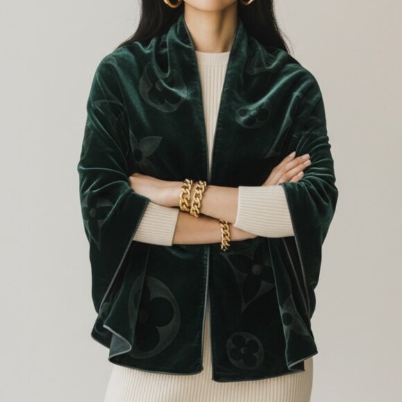 Authentic Louis Vuitton Green Velvet Scarf comes with LV box - Picture 1 of 11